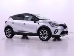 Cinzento highland / tejadilho preto estrela Usado 2024 Renault Captur Techno SUV | € 27.490 (Preço justo)