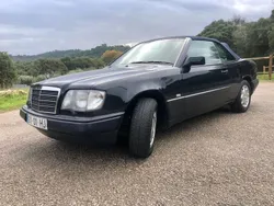 Azul Usado 1996 Mercedes E200 Elegance Sedan | € 20.900