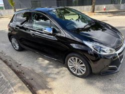 Usado 2016 Peugeot 208 Allure Citadino | € 9.000 (Preço justo)