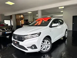 Branco Usado 2021 Dacia Sandero Essentiel Citadino | € 10.950 (Preço justo)