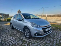 Cinzento Usado 2016 Peugeot 208 Citadino | € 6.950 (Bom preço)