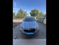 Cinzento Usado 2010 Skoda Superb Carrinha | € 12.000