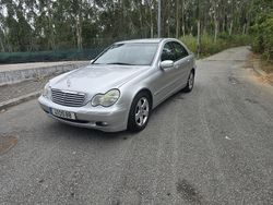 Usado 2003 Mercedes C200 Sedan | € 4.000 (Caro)
