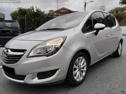 Cinza Usado 2015 Opel Meriva Innovation Monovolume | € 8.950
