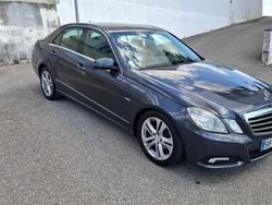 Cinzento Usado 2009 Mercedes E220 Sedan | € 10.500 (Preço justo)
