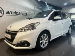 Branco Usado 2015 Peugeot 208 Active Citadino | € 10.500 (Preço elevado)