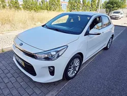 Branco Usado 2018 Kia Rio Citadino | € 12.500 (Preço justo)