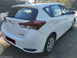 Branco Usado 2015 Toyota Auris Comfort Citadino | € 9.450 (Super Preço)
