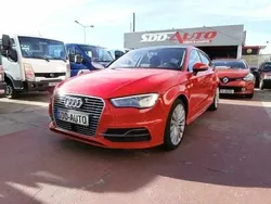 Vermelho Usado 2015 Audi A3 Sportback e-tron Sport Sedan | € 17.500