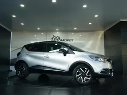 Cinzento (metalizado) Usado 2016 Renault Captur SUV | € 16.950 (Preço elevado)