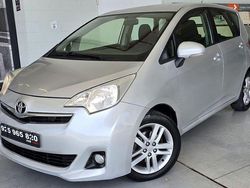 Cinzento Usado 2013 Toyota Verso-S Monovolume | € 8.250