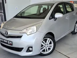 Cinzento Usado 2013 Toyota Verso-S Monovolume | € 7.999