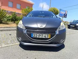 Cinza Usado 2015 Peugeot 208 Active Citadino | € 8.250 (Preço justo)