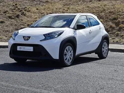 Branco (sólida) Usado 2024 Toyota Aygo X-play Citadino | € 17.750 (Preço elevado)