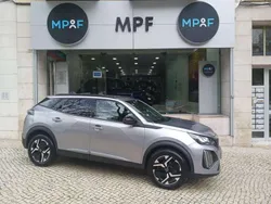Cinzento Usado 2024 Peugeot 2008 SUV | € 23.990 (Preço justo)