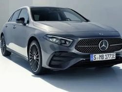 Azul Usado 2023 Mercedes 180 AMG Sedan | € 40.000