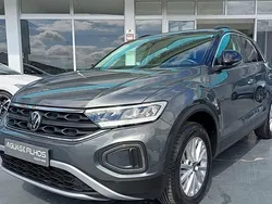 Cinza Usado 2024 VW T-Roc Life SUV | € 29.990 (Preço justo)