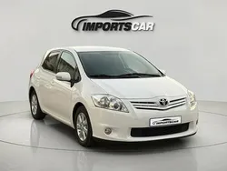 Branco Usado 2011 Toyota Auris Comfort Citadino | € 9.999 (Preço justo)
