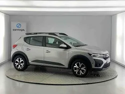 Cinzento Usado 2024 Dacia Sandero Expression Citadino | € 17.290 (Preço justo)