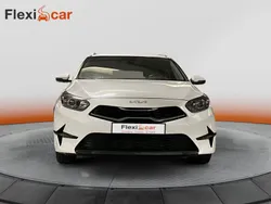 Branco Usado 2022 Kia Ceed Sport Carrinha | € 18.480 (Preço justo)