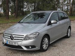 Cinzento Usado 2013 Mercedes B180 Monovolume | € 12.890 (Preço justo)