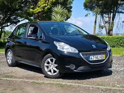 Preto Usado 2013 Peugeot 208 Access Citadino | € 7.950 (Preço justo)