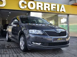 Cinzento Usado 2018 Skoda Rapid Style Carrinha | € 13.900