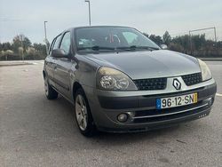 Usado 2001 Renault Clio II Sedan | € 1.300