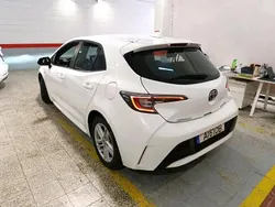 Branco Usado 2021 Toyota Corolla Comfort Sedan | € 21.900 (Preço justo)