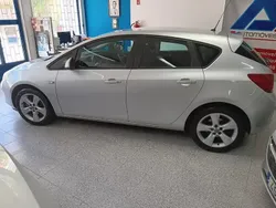 Cinzento Usado 2010 Opel Astra Enjoy Citadino | € 7.500 (Bom preço)