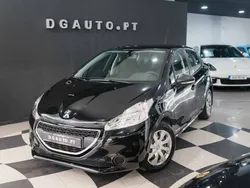 Preto Usado 2015 Peugeot 208 Access Citadino | € 7.490 (Preço justo)