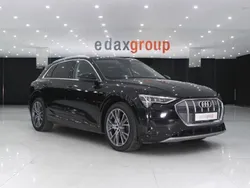 Preto Usado 2019 Audi e-tron Comfort SUV | € 25.490 (Bom preço)