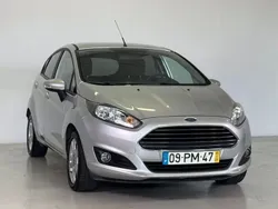 Cinza Usado 2015 Ford Fiesta Titanium Citadino | € 7.450 (Bom preço)