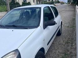 Branco Usado 2005 Renault Clio II Citadino | € 2.250 (Bom preço)