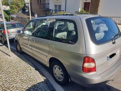 Usado 2002 Kia Carnival Monovolume | € 2.300