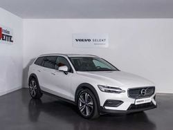 Branco gelo 614 Usado 2022 Volvo V60 CC Pro Carrinha | € 49.900
