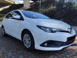 Branco Usado 2015 Toyota Auris Comfort Citadino | € 9.450 (Super Preço)