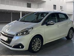 Branco Usado 2017 Peugeot 208 Allure Citadino | € 12.900 (Preço justo)
