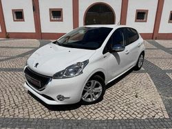 Branco Usado 2015 Peugeot 208 Active Citadino | € 11.900 (Preço elevado)