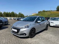 Cinzento Usado 2016 Peugeot 208 Citadino | € 8.500 (Bom preço)