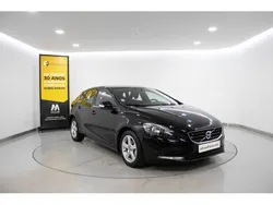 Preto Usado 2014 Volvo V40 Kinetic Carrinha | € 12.980 (Preço justo)