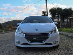 Branco Usado 2016 Peugeot 208 Active Citadino | € 7.650 (Bom preço)