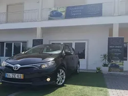 Preto Usado 2015 Toyota Auris Comfort Sedan | € 14.999