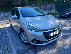 Cinza Usado 2018 Peugeot 206 Active | € 10.990