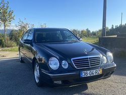 Usado 2001 Mercedes E220 Avantgarde Sedan | € 4.500