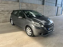 Cinza Usado 2014 Peugeot 208 Citadino | € 3.880