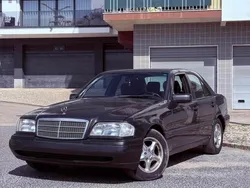 Preto Usado 1995 Mercedes C250 Sedan | € 4.000