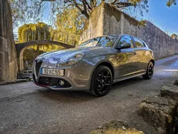 Cinzento Usado 2019 Alfa Romeo Giulietta Citadino | € 13.990 (Preço justo)
