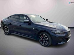 Azul Novo 2025 BMW i4 Comfort Edition Sedan | € 76.500
