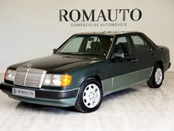 Verde Usado 1990 Mercedes E300 Sedan | € 23.500